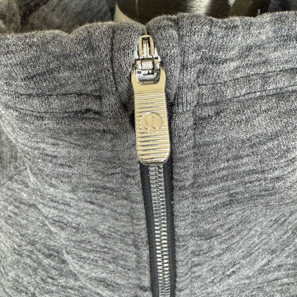 Lululemon Radiant Jacket size 8 - Picture 9 of 13